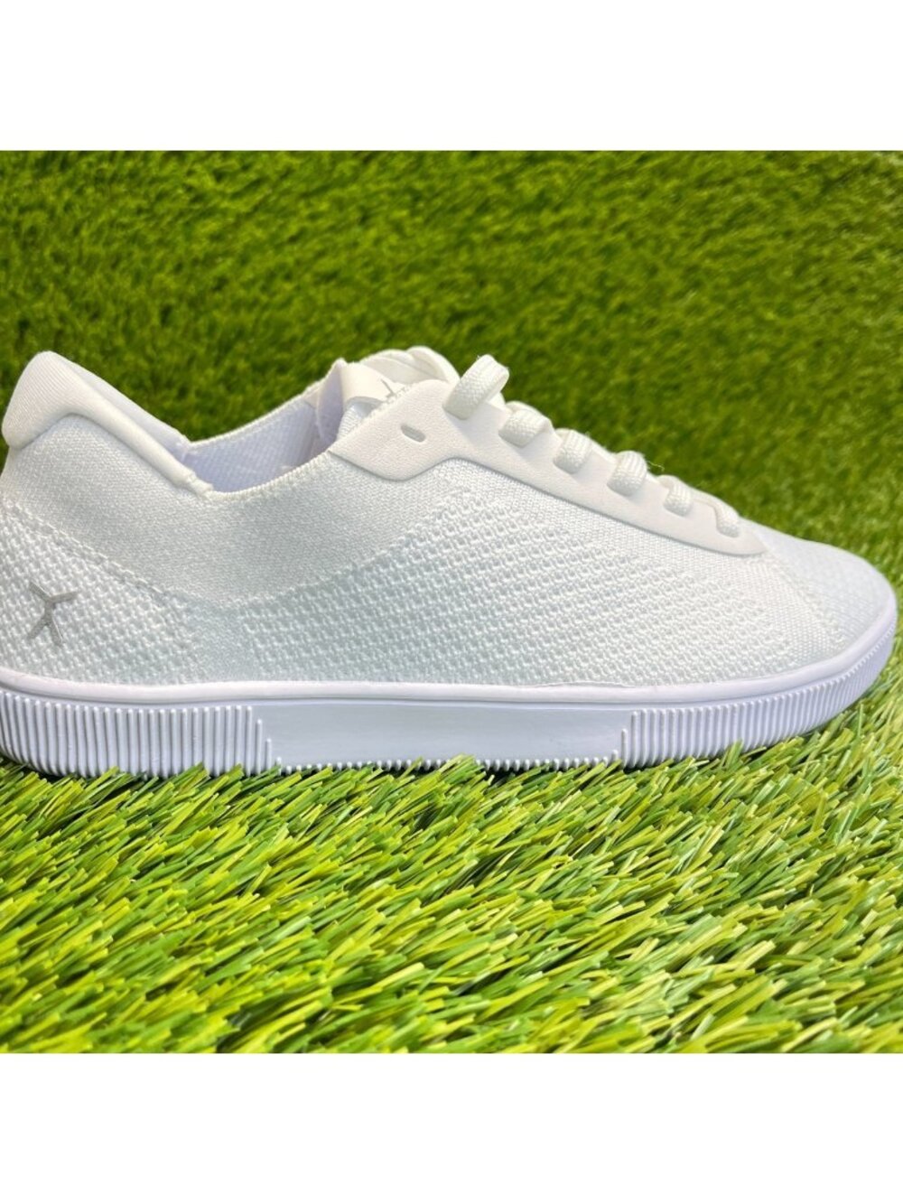 Flux Footwear Adapt Trainer White Womens Size 6.5 Athletic Knit Shoes Sneakers